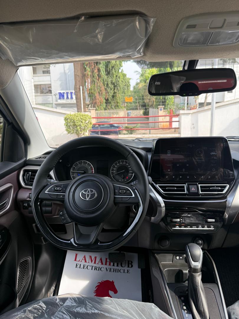 TOYOTA STARLET CROSS 2025 — photo 4 of 12