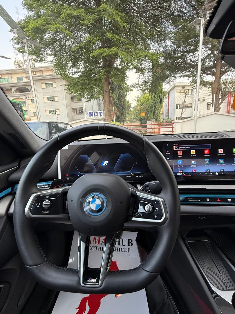 BMW I5 EDRIVE 35L 2025 — photo 3 of 13