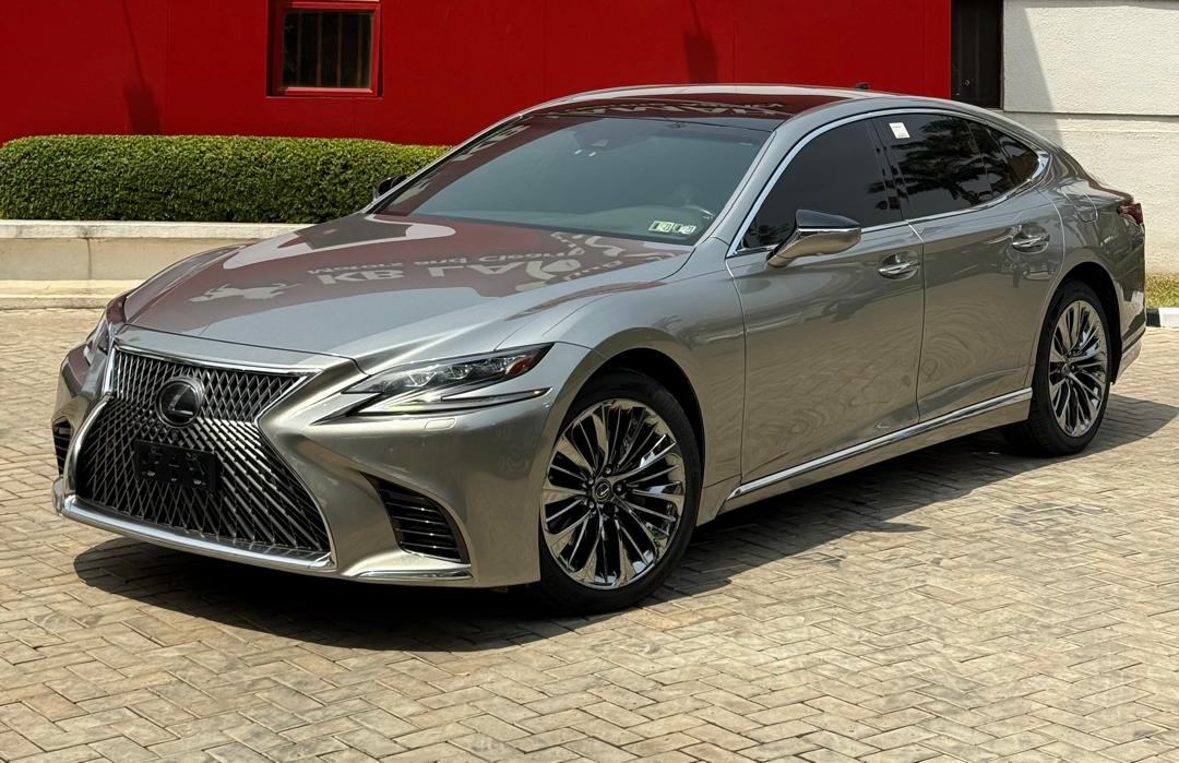 LEXUS LS 500 2018 — photo 13 of 14
