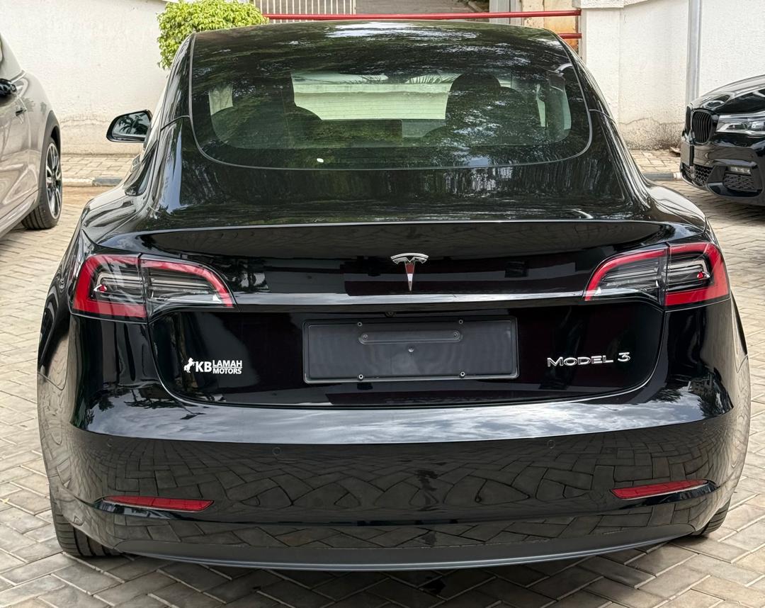 TESLA MODEL 3 2024 — photo 12 of 14
