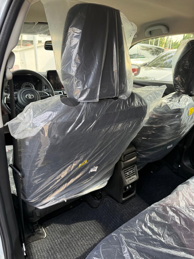 TOYOTA STARLET CROSS 2025 — photo 8 of 12