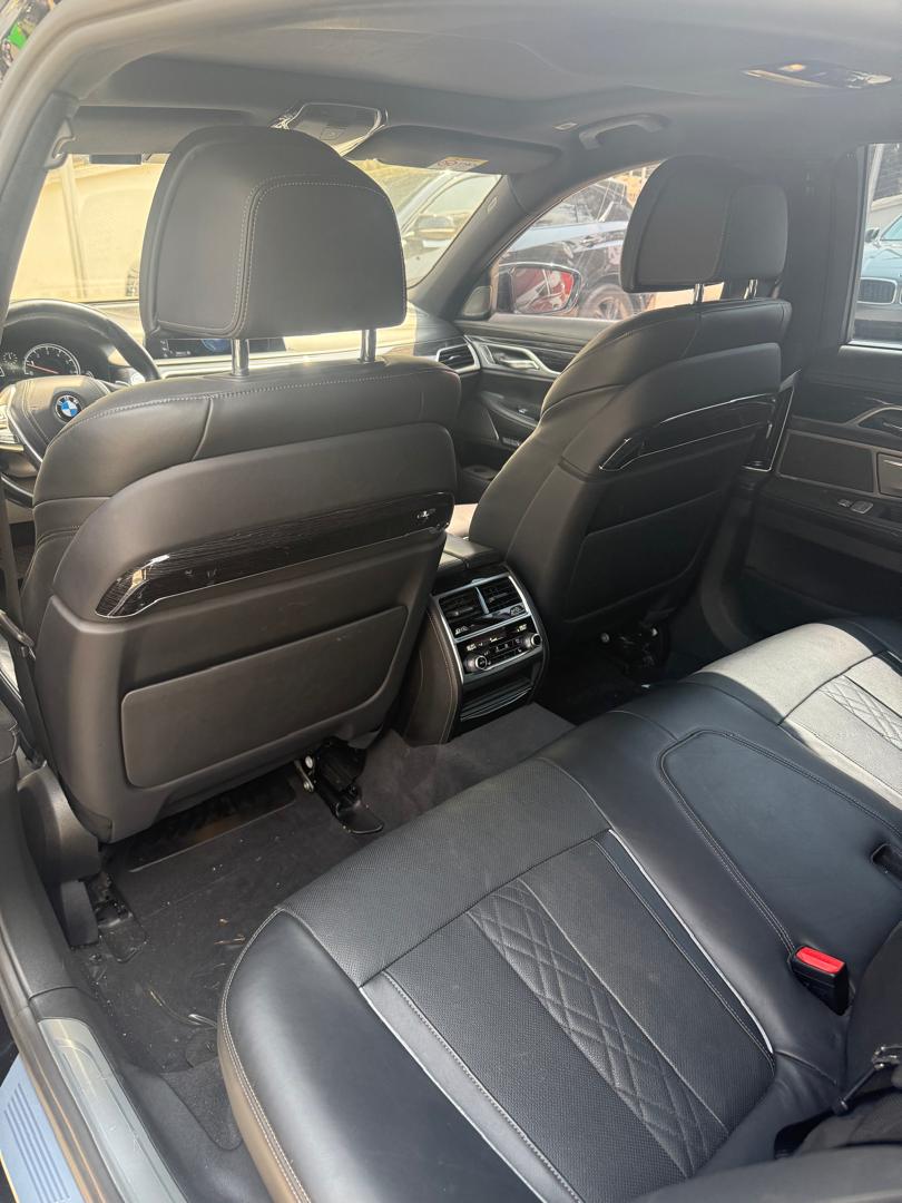 BMW 750I 2017 — photo 8 of 12