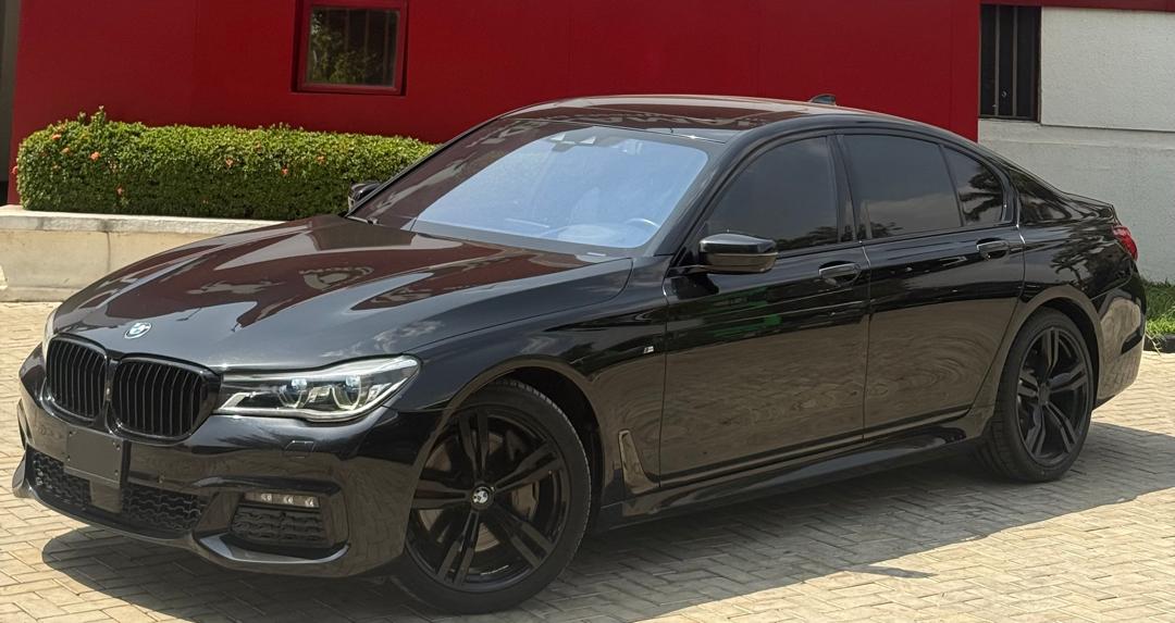 BMW 750I 2017 — photo 11 of 12