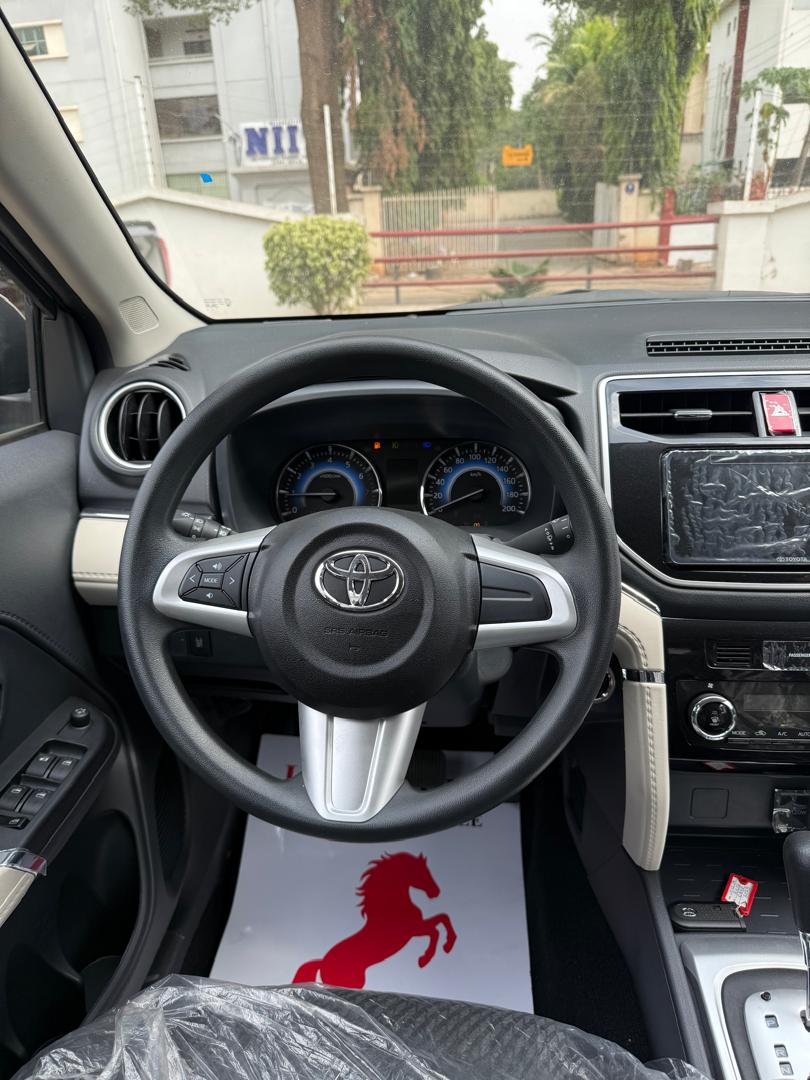 TOYOTA RUSH 2023 — photo 4 of 15