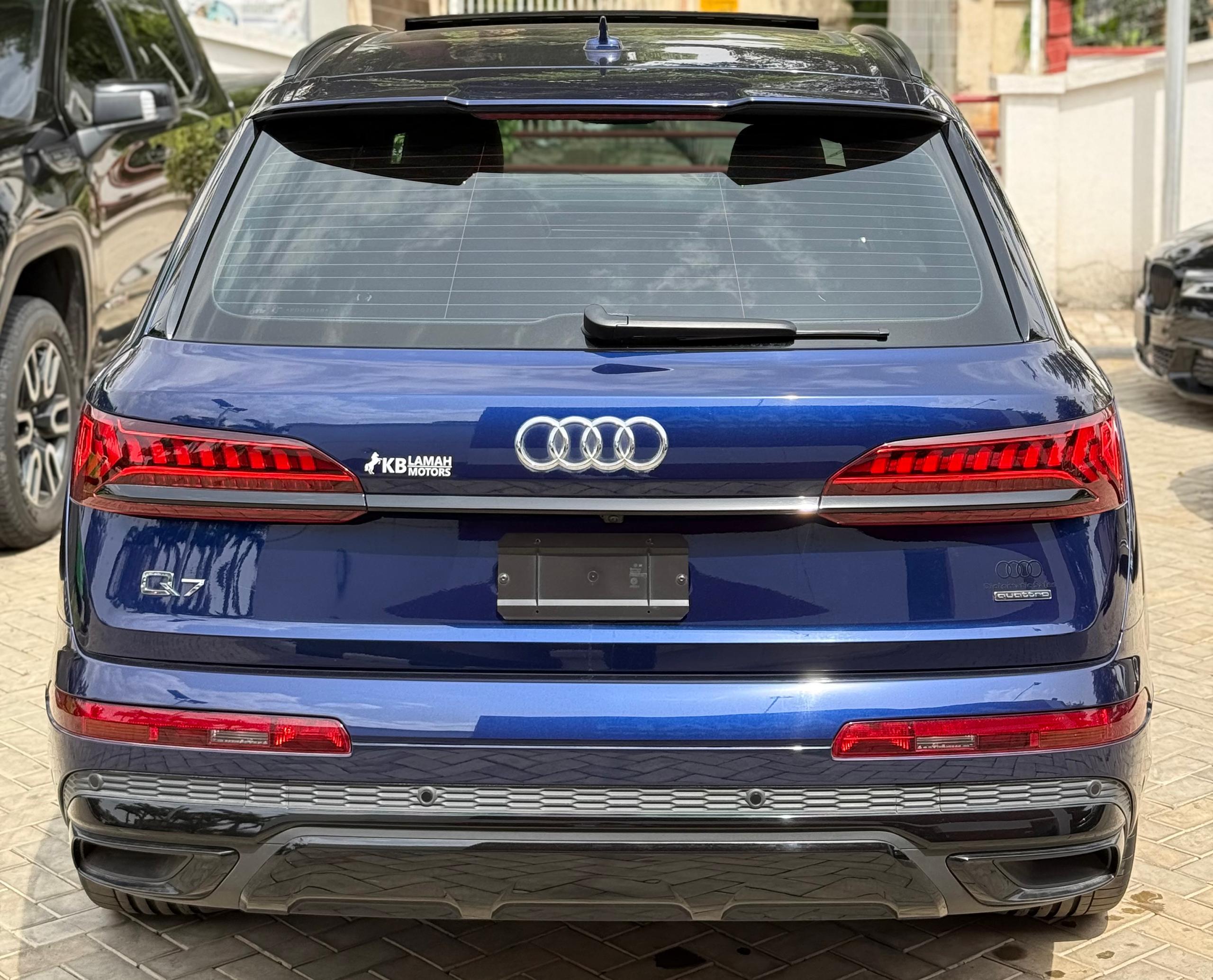 AUDI Q7 2017 — photo 7 of 9