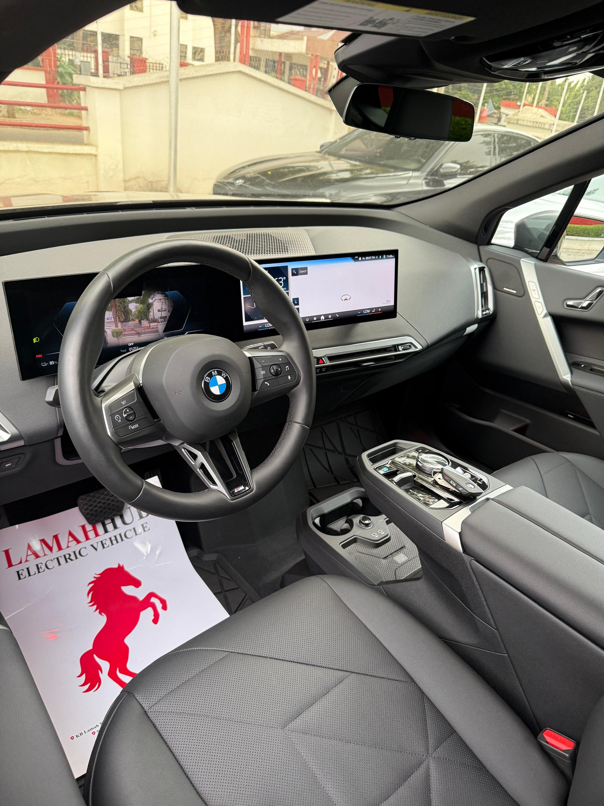 BMW IX 50 2025 — photo 8 of 13