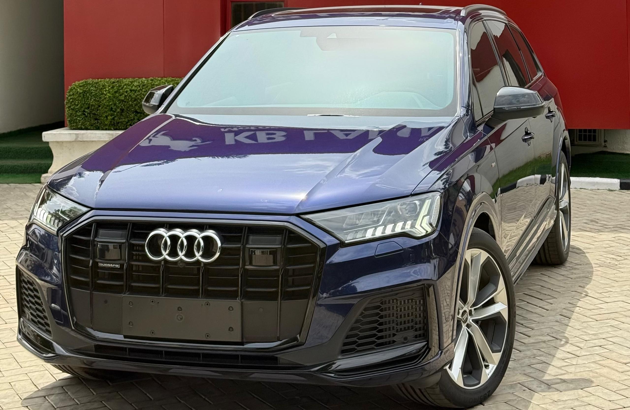 AUDI Q7 2017 — photo 1 of 9
