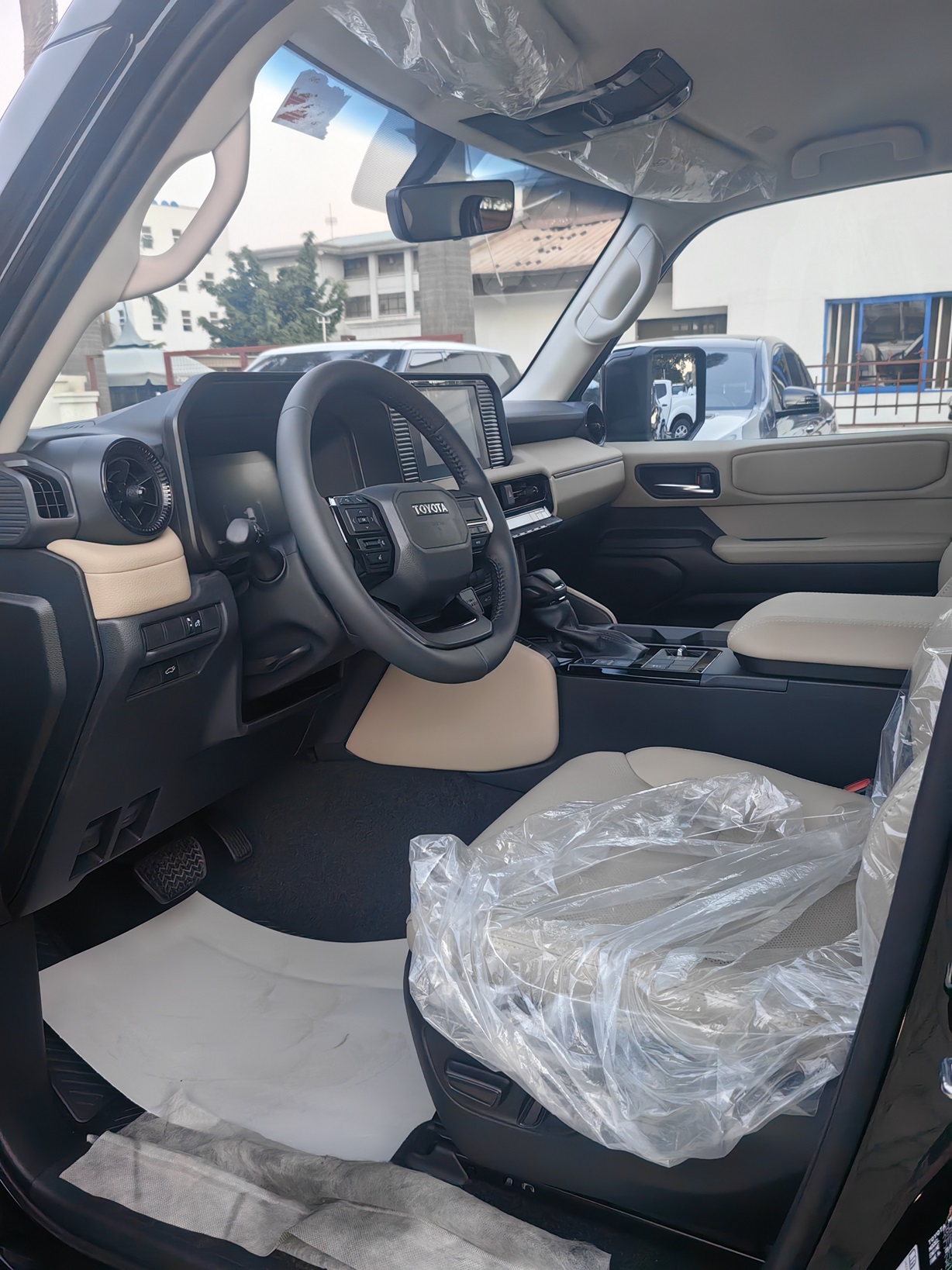 TOYOTA LAND CRUISER PRADO 2024 — photo 4 of 5