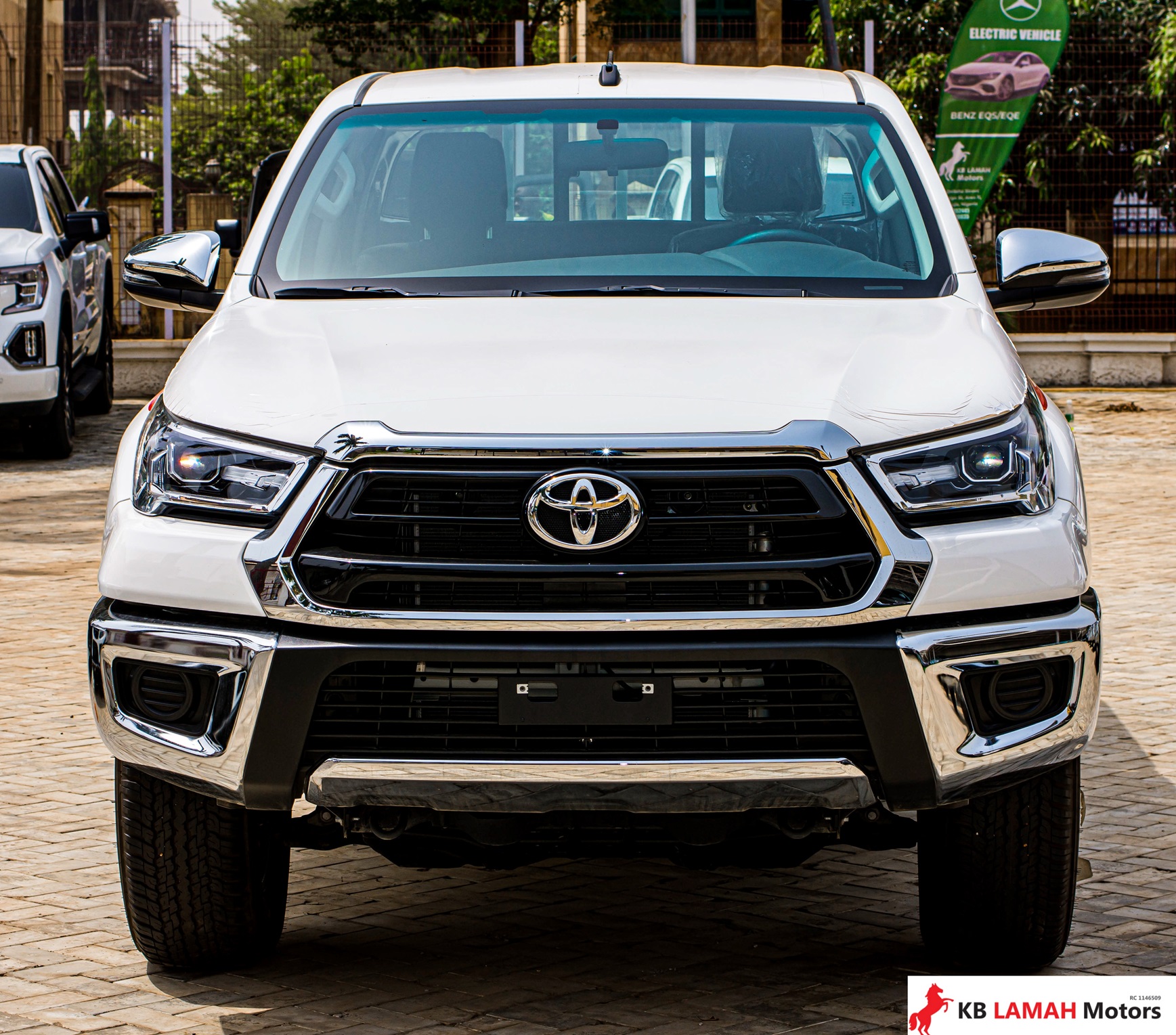 TOYOTA HILUX SR5 2023 — photo 1 of 5