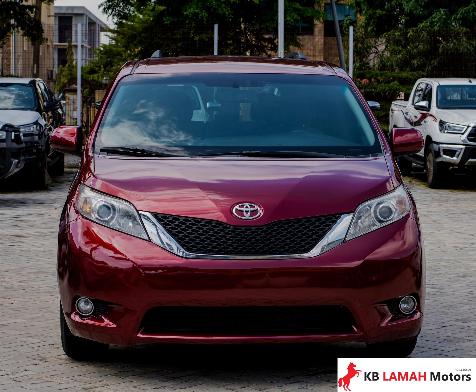 TOYOTA SIENNA 2015 — photo 1 of 5