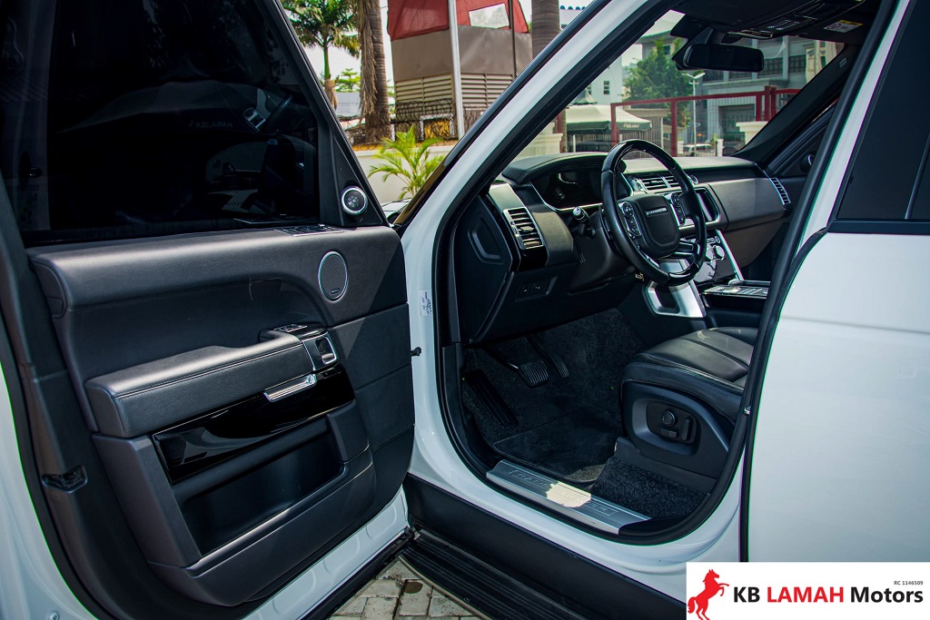 RANGE ROVER VOGUE 2017 — photo 5 of 5