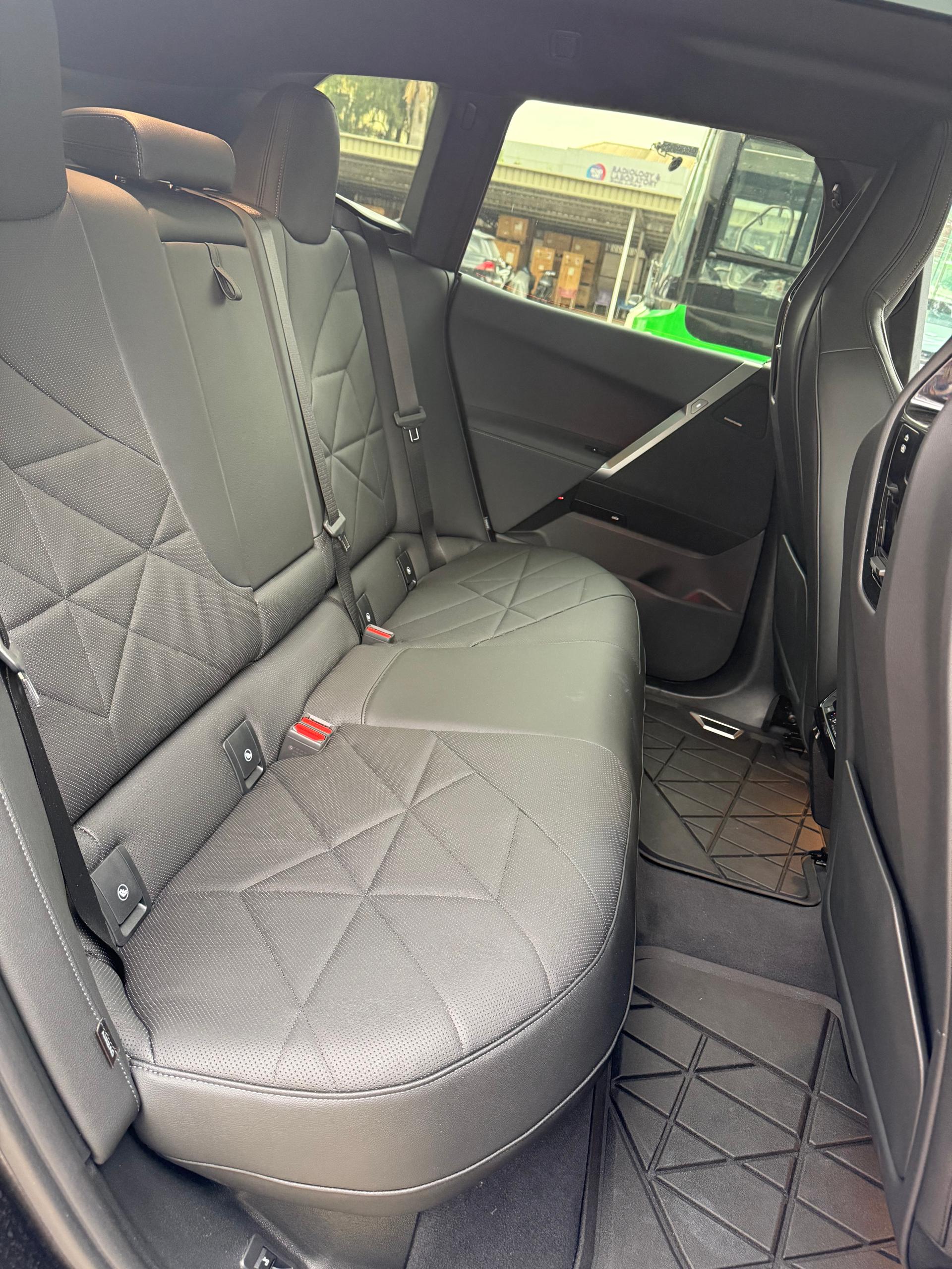 BMW IX 50 2025 — photo 5 of 13
