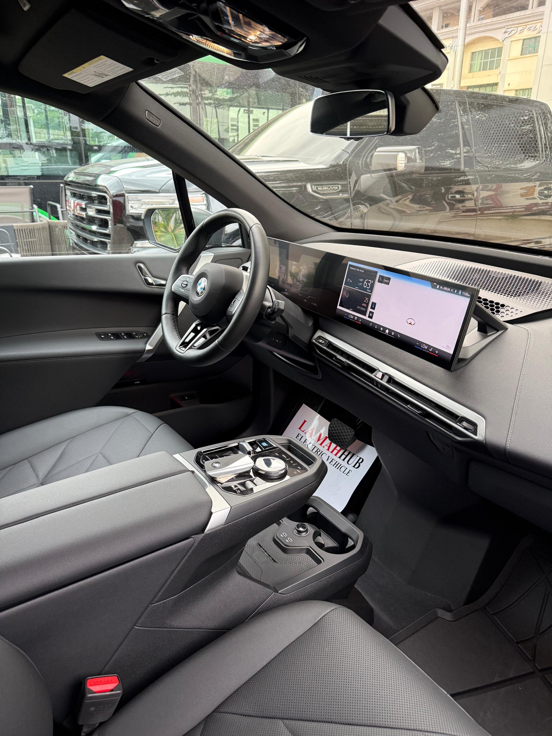BMW IX 50 2025 — photo 3 of 13