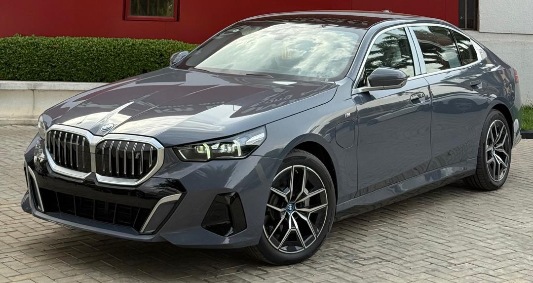 BMW I5 EDRIVE 35L 2025 — photo 12 of 13